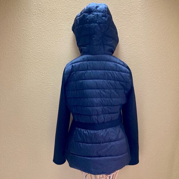 Calvin Klein black ‘Performance’ hooded puffer (S) - Picture 5 of 10